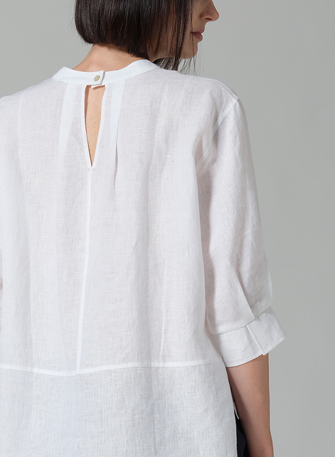 Linen Back Keyhole Blouse